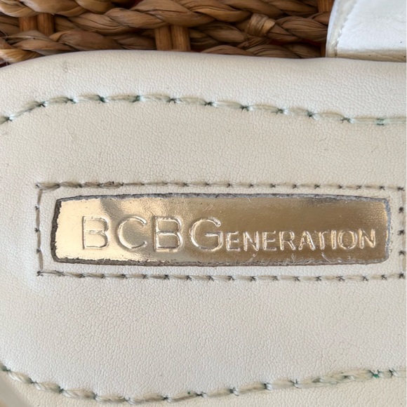 BCBG Generation Funky Leather Thong‎ Sandals White Size 7.5M - Picture 7 of 10